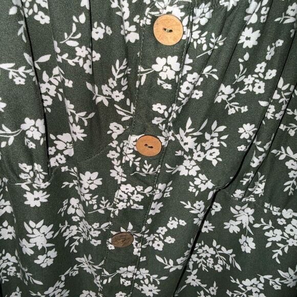 No Boundaries Black and White Fitted Flutter Sleeve Blouse - Picture 2 of 5